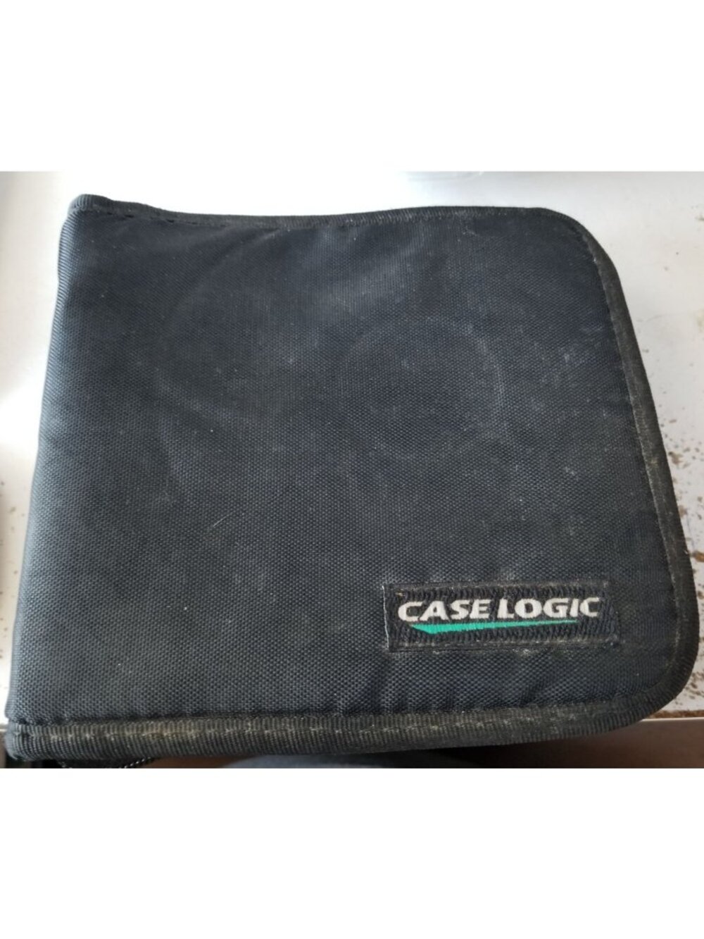 Case Logic 12-Capacity CD Visor This black nylon case is designed to fit on a ca
